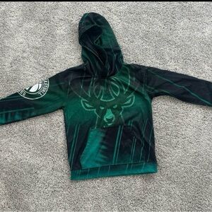 Milwaukee Bucks Green and Black Hoodie with fear the Deer Logo youth m (10-12)